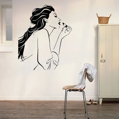 Девушка красит стену с щеткой Стоковое Фото - изображение насчитывающей  рубашка, плоско: 26836528