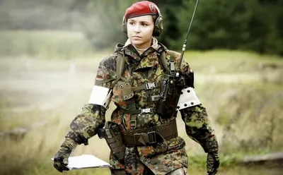 Красивые девушки в военной форме и с оружием. Фотоподборка | Несекретно |  Дзен