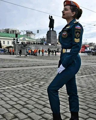 Девушки в военной форме (60 фото)