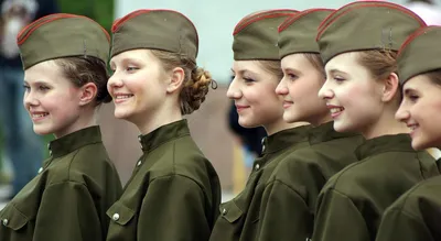 В Киеве прошла презентация новой военной формы для женщин: фото