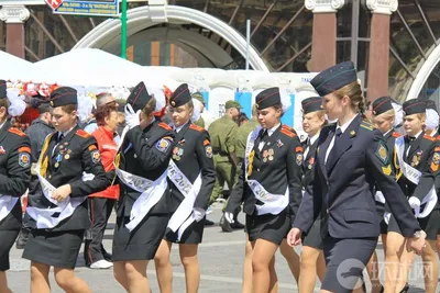 Фотография День Победы. Девушки ХХ1 века в военной форме солдат Великой  Отечественной войны. | Фотобанк ГеоФото/GeoPhoto | GetImages Group