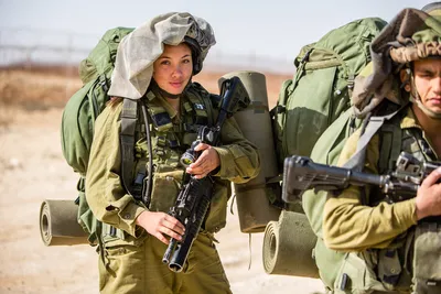Фото красивых девушек в военной форме и служба в армии для девушек