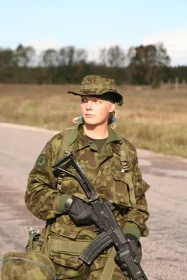 Российская девушка в военной форме стала звездой Интернета  _russian.china.org.cn
