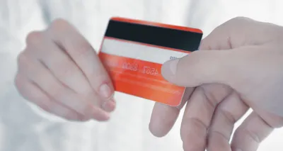 В Перми подросток совершал покупки с помощью чужой банковской карты |  «Новый компаньон»