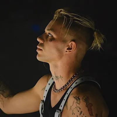 Как Элджей начинал свою карьеру и что означает «sayonara boy»? • ТНТ MUSIC  — Здесь твоя музыка