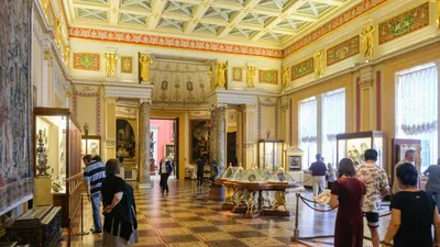 Эрмитаж: история строительства Зимнего дворца, владельцы, архитекторы,  экспонаты музея.