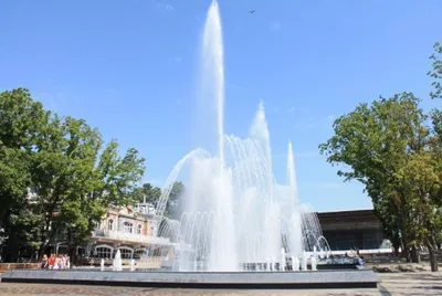 Вода фонтана фонтанируя стоковое изображение. изображение насчитывающей  фонтан - 50005217