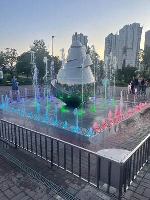 На Соборной площади в Твери запустили световое и музыкальное сопровождение  фонтана | официальный сайт «Тверские ведомости»