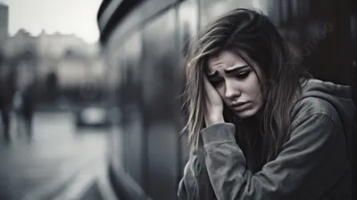 молодая женщина с грустным лицом, фотографии грустных людей, грустный,  грусть фон картинки и Фото для бесплатной загрузки
