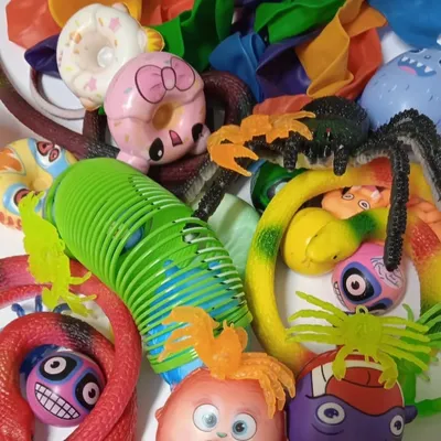 5 необычных ёлочных игрушек от российских мастерских
