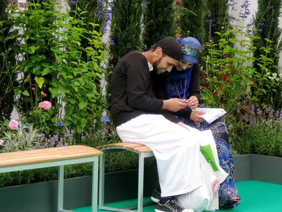 Семья Смеется Вместе — стоковые фотографии и другие картинки Ислам - Ислам,  Канада, Семья - iStock
