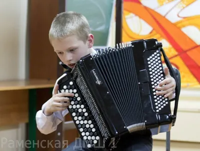 Сторонники «Единой России» организовали музыкальный праздник «Альбом  солдатских песен» в ГБОУ «Реабилитационная школа-интернат № 32»