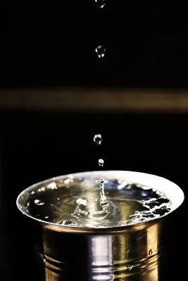 маленькие капли воды в воде, вода, капли фон картинки и Фото для бесплатной  загрузки