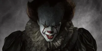 Билл Скарсгард показал улыбку страшного клоуна из фильма Оно без грима -  IVONA.UA