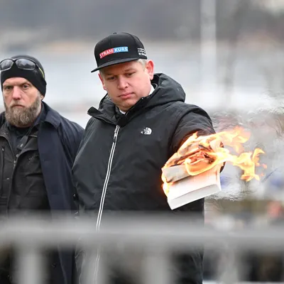 Мусульмане мира осудили провокацию украинских нацистов с сожжением Корана -  Российская газета
