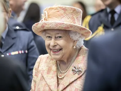 6 вещей, которые английская королева Елизавета II никогда не делала в своей  жизни | passionbooks | Дзен