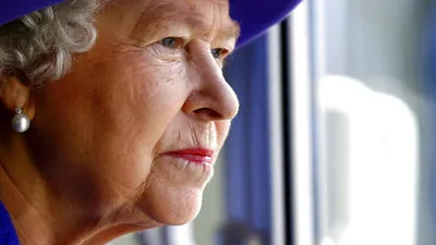 Королева Елизавета II поздравила женскую сборную Англии по футболу с  победой на Евро