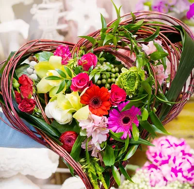 Pin de Леди Ди em 8 марта | Flores cor de rosa, Decoração com flores,  Flores bonitas