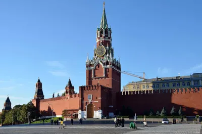 Спасская башня Московского Кремля летом Редакционное Фото - изображение  насчитывающей красно, развилки: 164006591