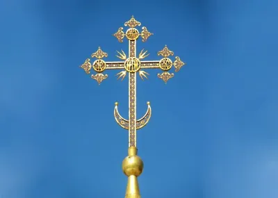Деревянный крест на шнуре с золотым распятием — купить по цене 102 500 ₽ |  Ювелирный дом Заварин