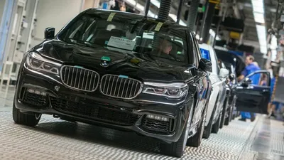 BMW 7 серии сменил поколение: странные фары, электромобиль и кинотеатр в  салоне