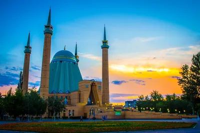 10 красивых мечетей со всего мира 1. Голубая мечеть (мечеть Султанахмет) в  Стамбуле, Турция Здание декорировали особой керамической… | Instagram