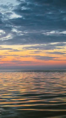 Смартфон мобильного телефона, фотографирующ море и гора Стоковое  Изображение - изображение насчитывающей съемка, люди: 146470513