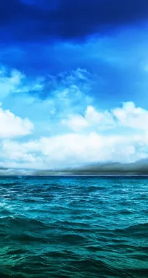 Девушка при мобильный телефон сидя на песке около моря Стоковое Изображение  - изображение насчитывающей напольно, джинсыы: 67192761