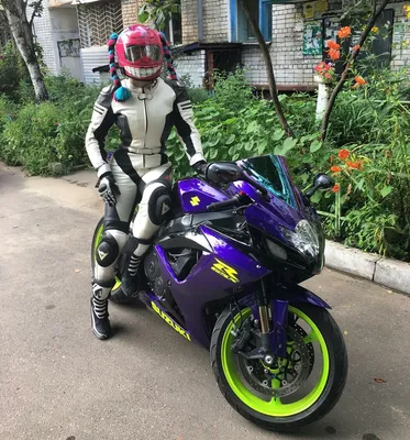 мотоцикл девушки стоковое фото. изображение насчитывающей урбанско - 8798614