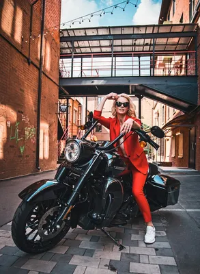 11 классных снимков мотоциклов вместе с девушками | Автокультура CARAKOOM |  Дзен