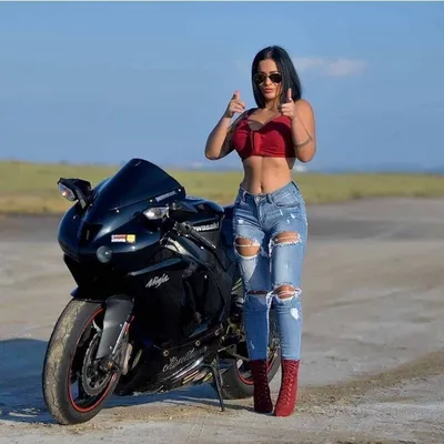 Картинка Брюнетка колготках Катана Поза куртках Девушки Мотоциклы