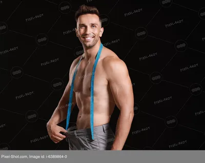 Сексуальный мускулистый мужчина в расстегнутой рубашке на темном фоне ::  Стоковая фотография :: Pixel-Shot Studio