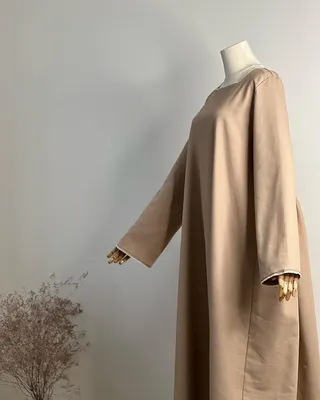МУСУЛЬМАНСКИЕ ПЛАТЬЯ в Instagram: «Новинка !!! Шикарная Абая 🤩 Это просто  💣 1:1 с Дубайскими Абаями 👌🏻 Дорогие ткань и украшение 😍… | Fashion,  Kimono top, Tops