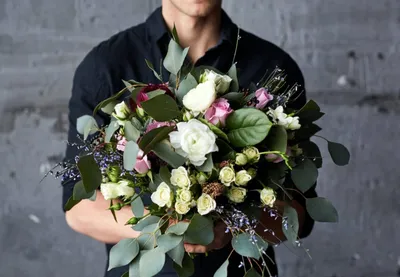 Почему мужчина не дарит цветы в начале отношений блог интернет - магазина  Артфлора