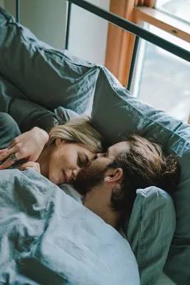 Пять поводов для женщин спать дольше мужчин