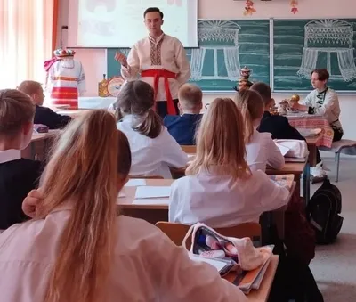 Сегодня Фёдорова С. Н. учитель ИЗО провела мастер класс во Вспомогательной  школе на тему \"Мой любимый город Могилёв\". | Instagram