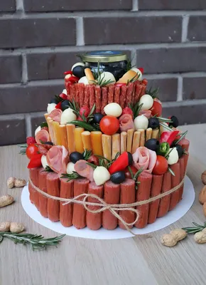 Купить торт для мужчины с бутылкой виски и деньгами на заказ с доставкой  недорого