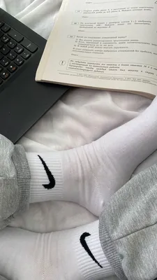 Эстетика, девушка, ноги, эстетично✨ | Socks aesthetic, Guys clothing  styles, Girls socks