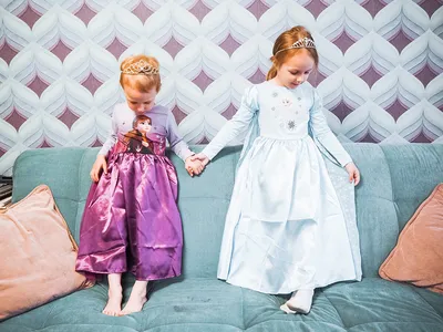 Мама наряжает 7-летнюю дочь в костюмы настоящих диснеевских принцесс | Дети  - цветы жизни | Дзен