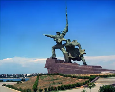 10 выдающихся мемориалов героям Великой Отечественной войны в России