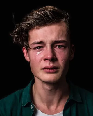 Плачущие мужчины в фотопроекте Мод Фернхоут | Эстетика красивой жизни | Дзен