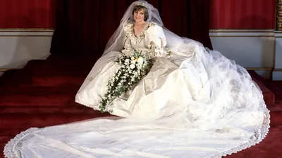 Сериал «Корона»: как создавалась реплика свадебного платья принцессы Дианы  | Vogue Russia
