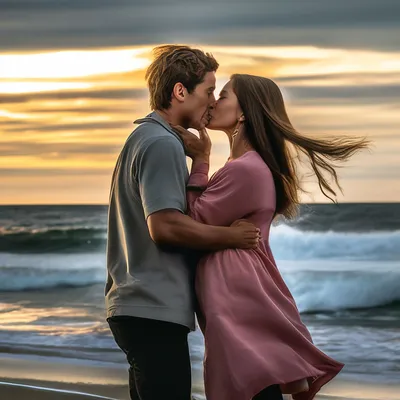 Парень и поцелуй девушки на море Стоковое Фото - изображение насчитывающей  люди, день: 97444076
