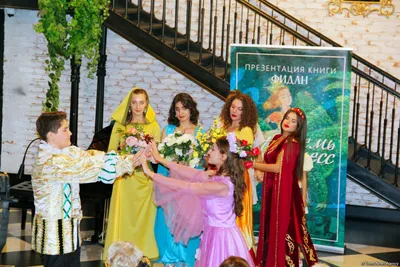 Флизелиновые фотообои разноцветные платья Для Детей Замок Сказка Для  девочек - Принцессы среди цветов (ID#1536315294), цена: 200 ₴, купить на  Prom.ua