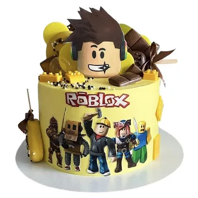 Торт Роблокс со сладостями и картинками героев игры
