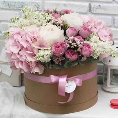 Букет из 51 разноцветной розы в шляпной коробке - купить в Москве по цене  3490 р - Magic Flower