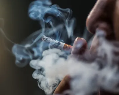 Эксперты оценили риски дефицита сигарет в России - Российская газета