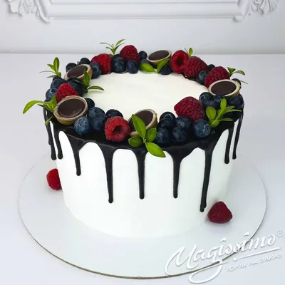 Торт на день рождения девушке с ягодами и фруктами / Birthday cake for  girlfriend with berries and fruit #тортыназаказ #торт #тортсяго… | Food,  Food and drink, Cake