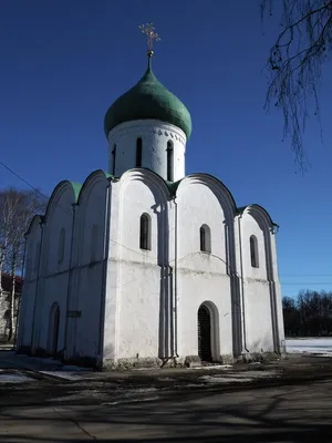 Самая высокая, 45-метровая, деревянная церковь России стоит в Пияле