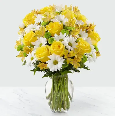 Букет цветов с пионами, кустовыми розами, гвоздикой и лизиантусом купить с  доставкой в СПб